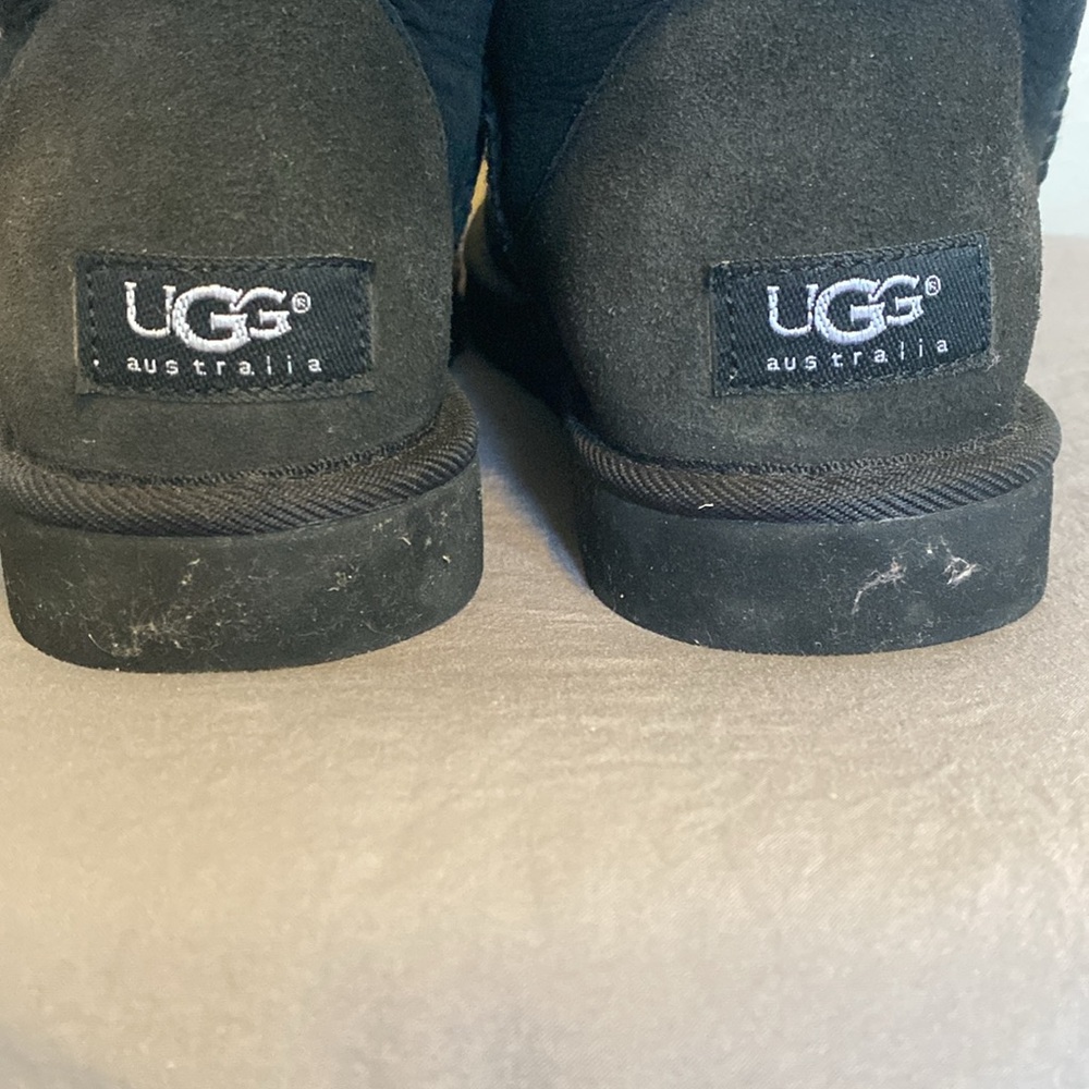 UGG Classic Short Black Boots, W7 - Picture 3 of 8